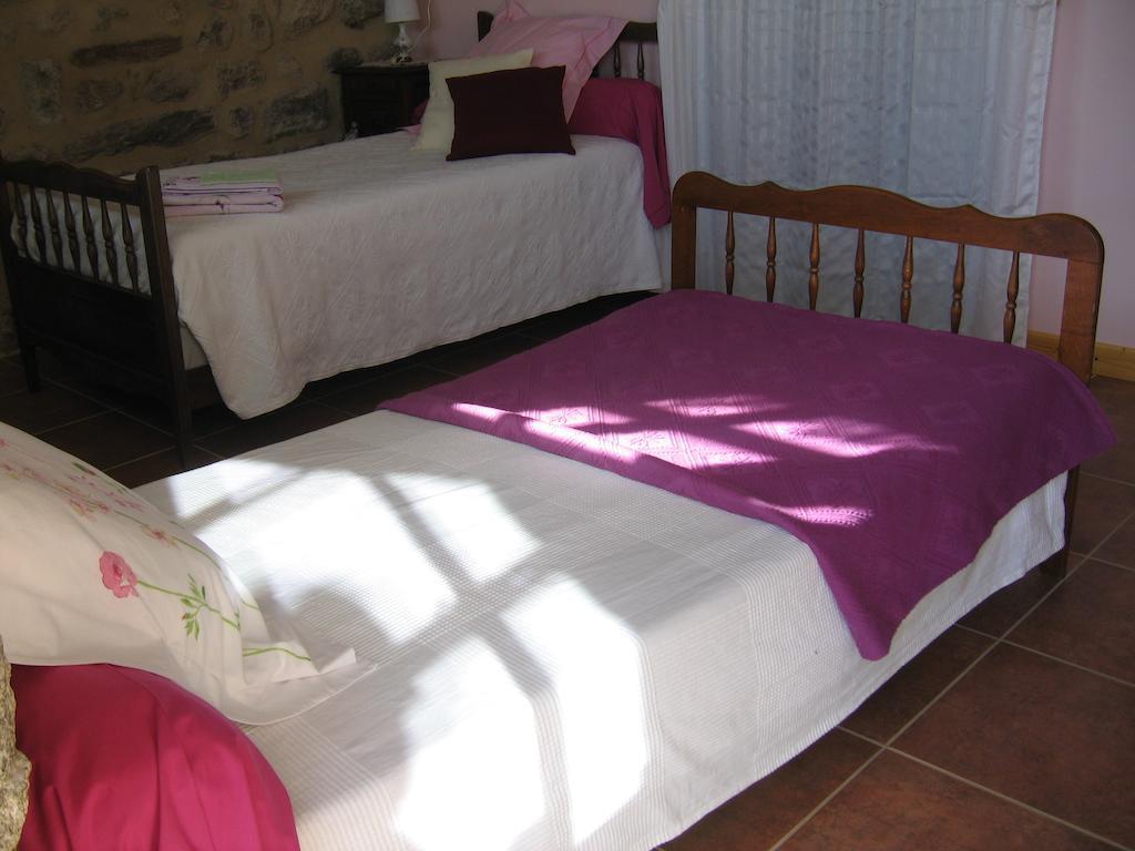 La Ferme Des Genets Bed & Breakfast Medeyrolles ห้อง รูปภาพ