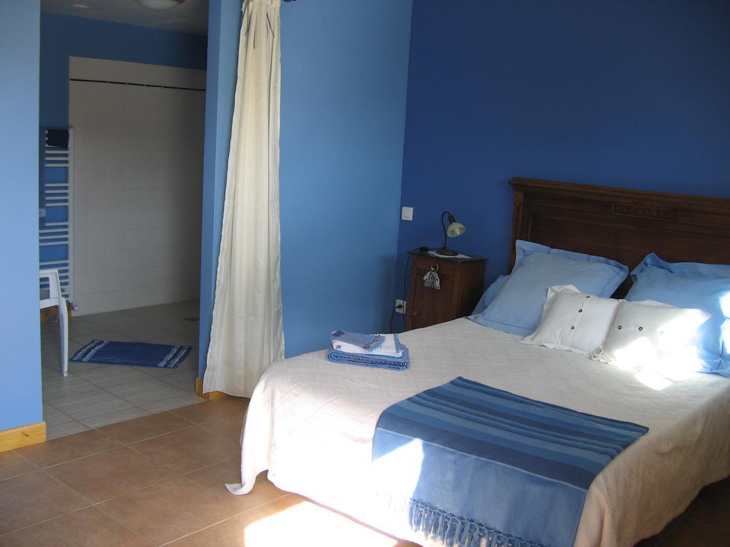 La Ferme Des Genets Bed & Breakfast Medeyrolles ห้อง รูปภาพ