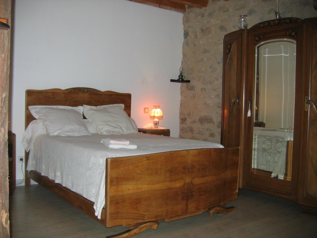 La Ferme Des Genets Bed & Breakfast Medeyrolles ภายนอก รูปภาพ