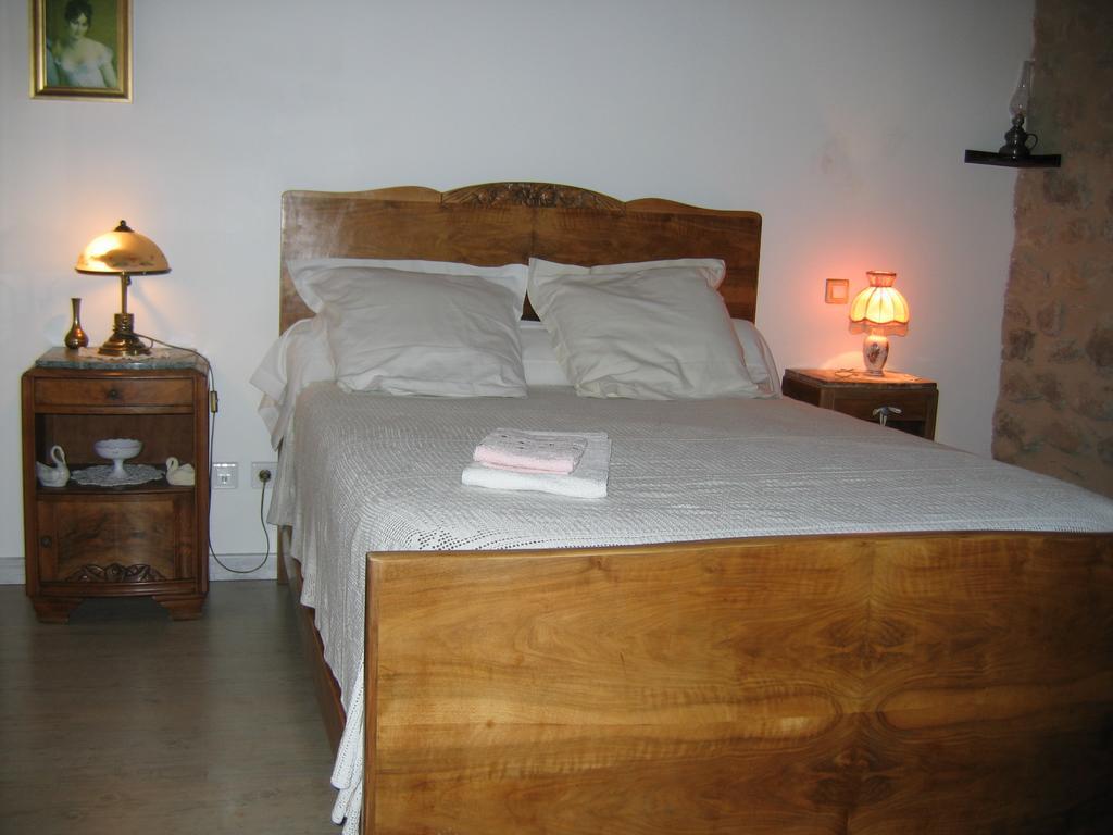 La Ferme Des Genets Bed & Breakfast Medeyrolles ภายนอก รูปภาพ